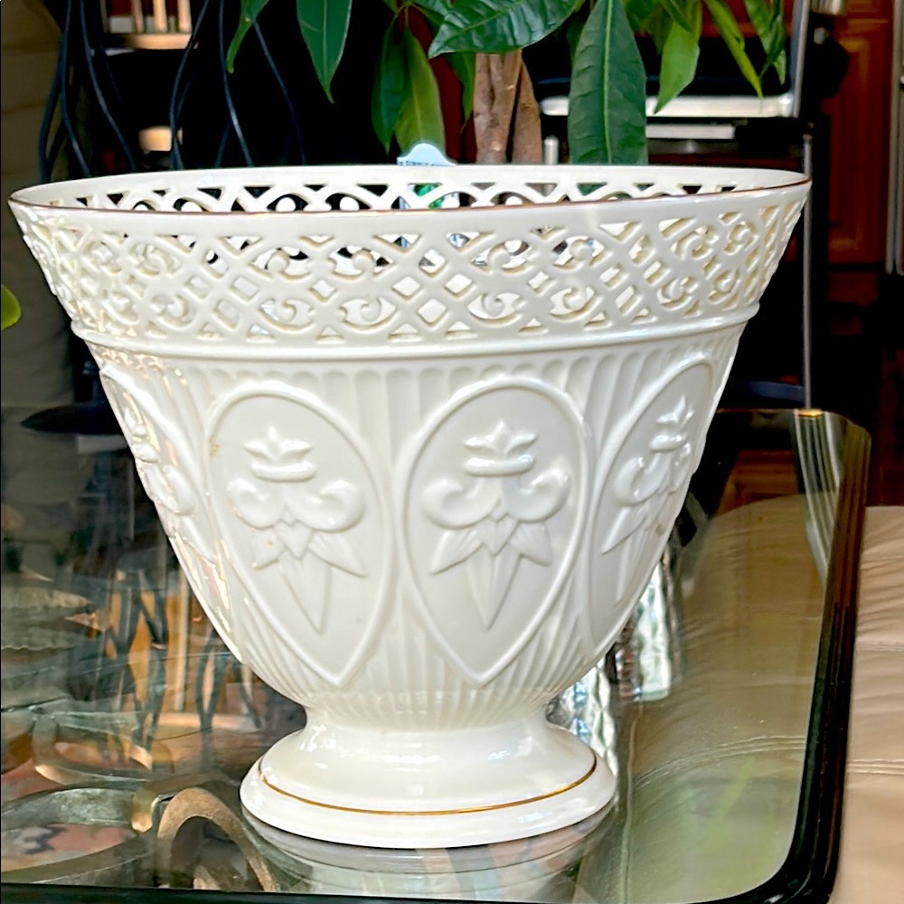Elegant Cream Decorative Bowl